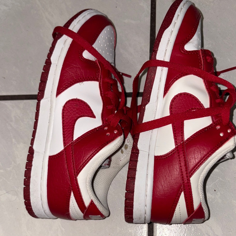 Nike Kids Sneakers in Red and White - Picture 5 of 6